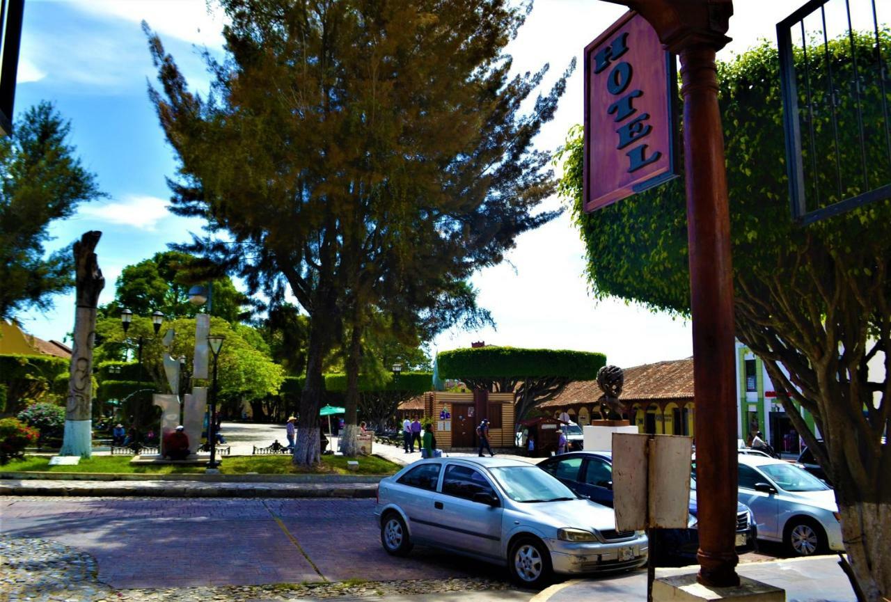 Hotel Delfín Comitán Esterno foto